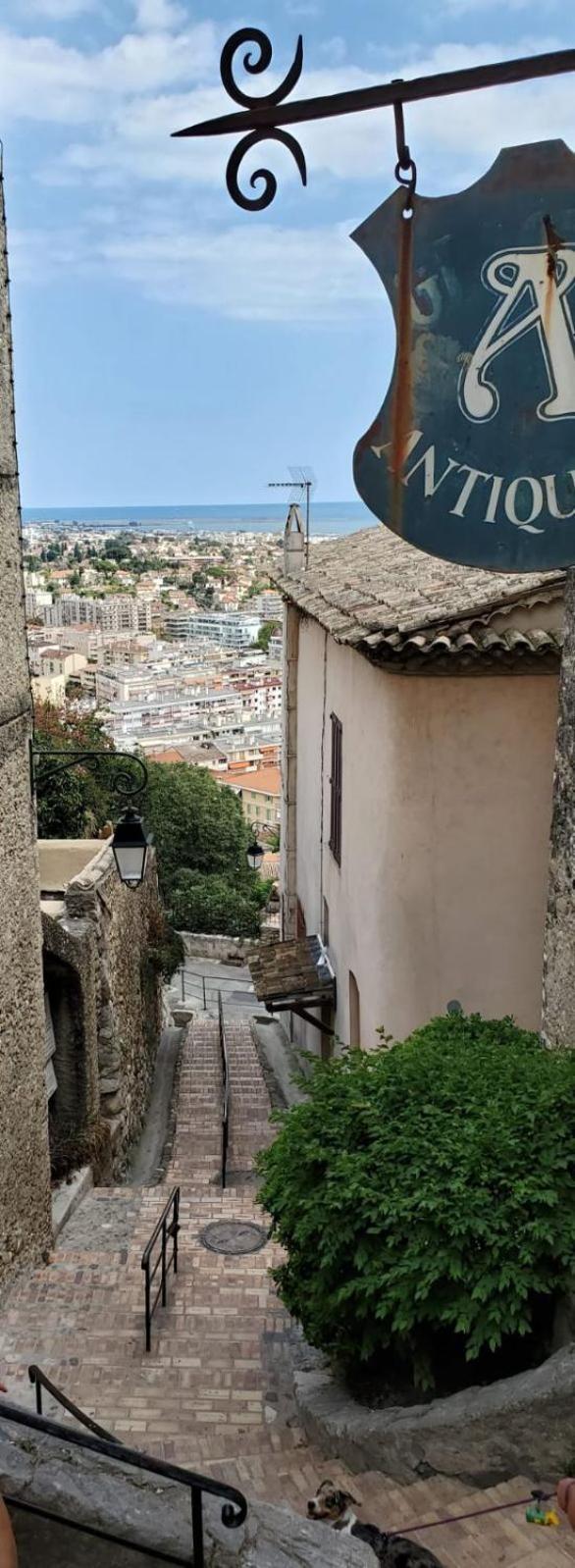 La Villa Castel - Haut De Villa - Parkings- 3 Chambres - 8 Couchages - Jardin - Barbecue Cagnes-sur-Mer Exterior photo
